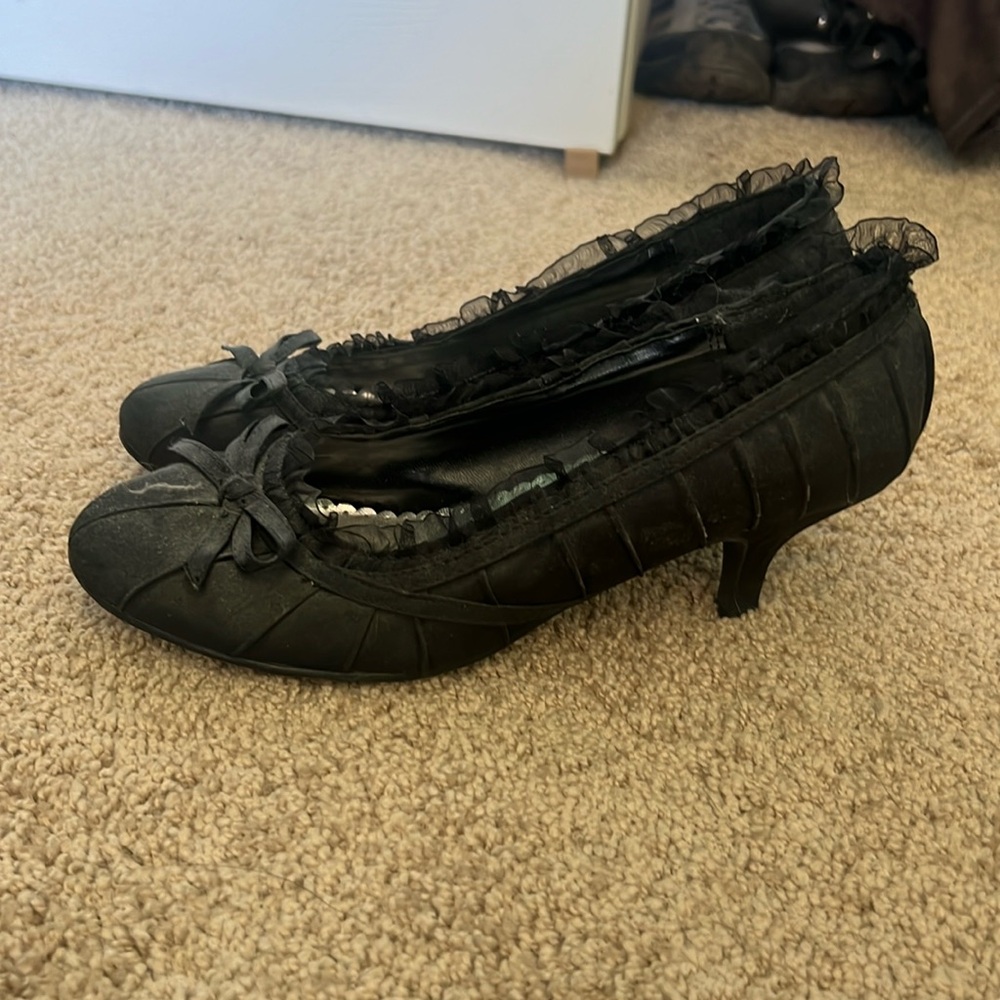 Closed toe kitten heels